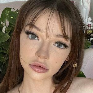 lilly rae|Visually